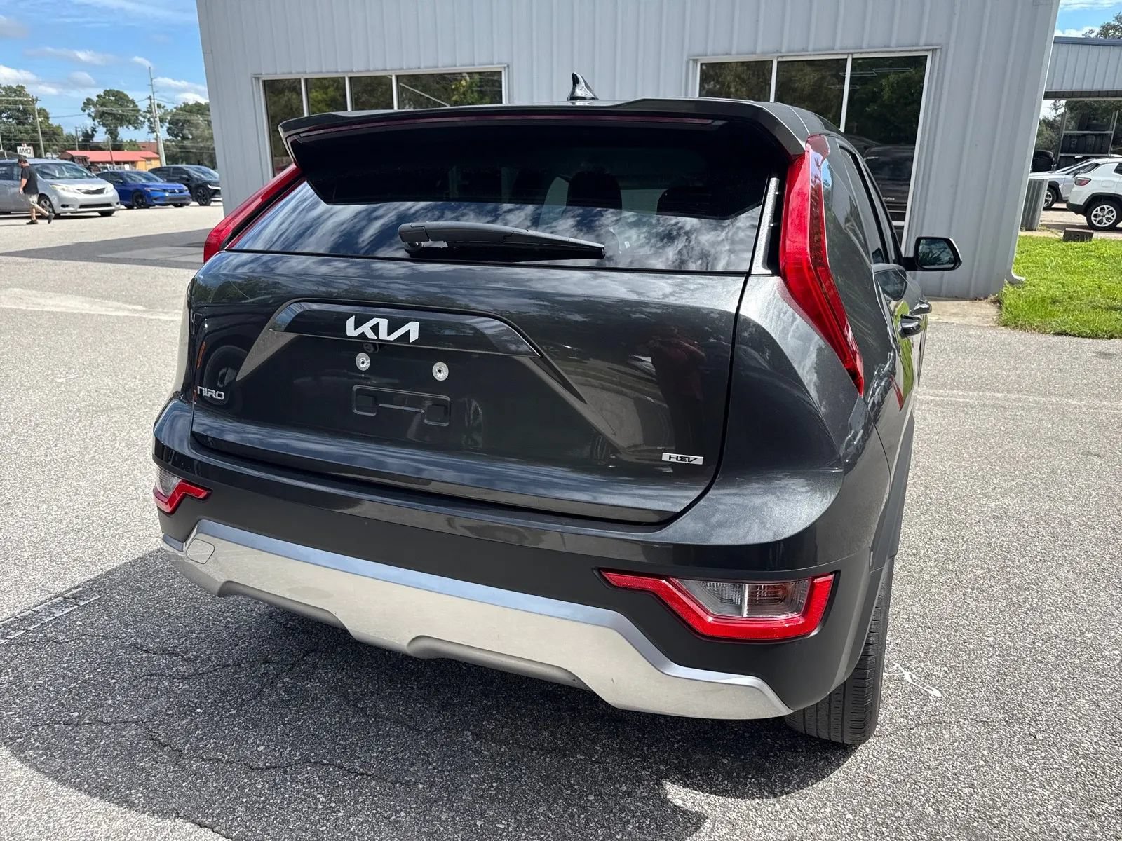 Used 2025 Kia Niro LX FWD image 8