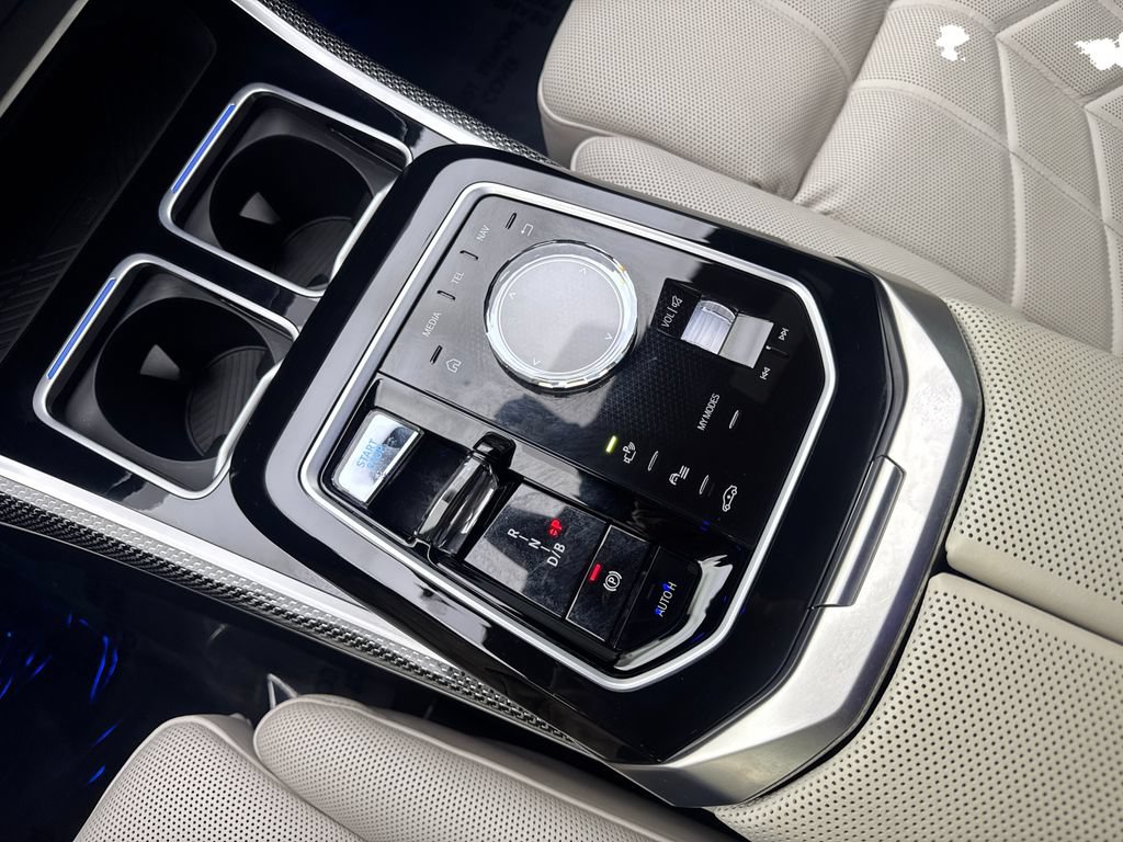 Used 2023 BMW i7 xDrive60 AWD/4WD image 65