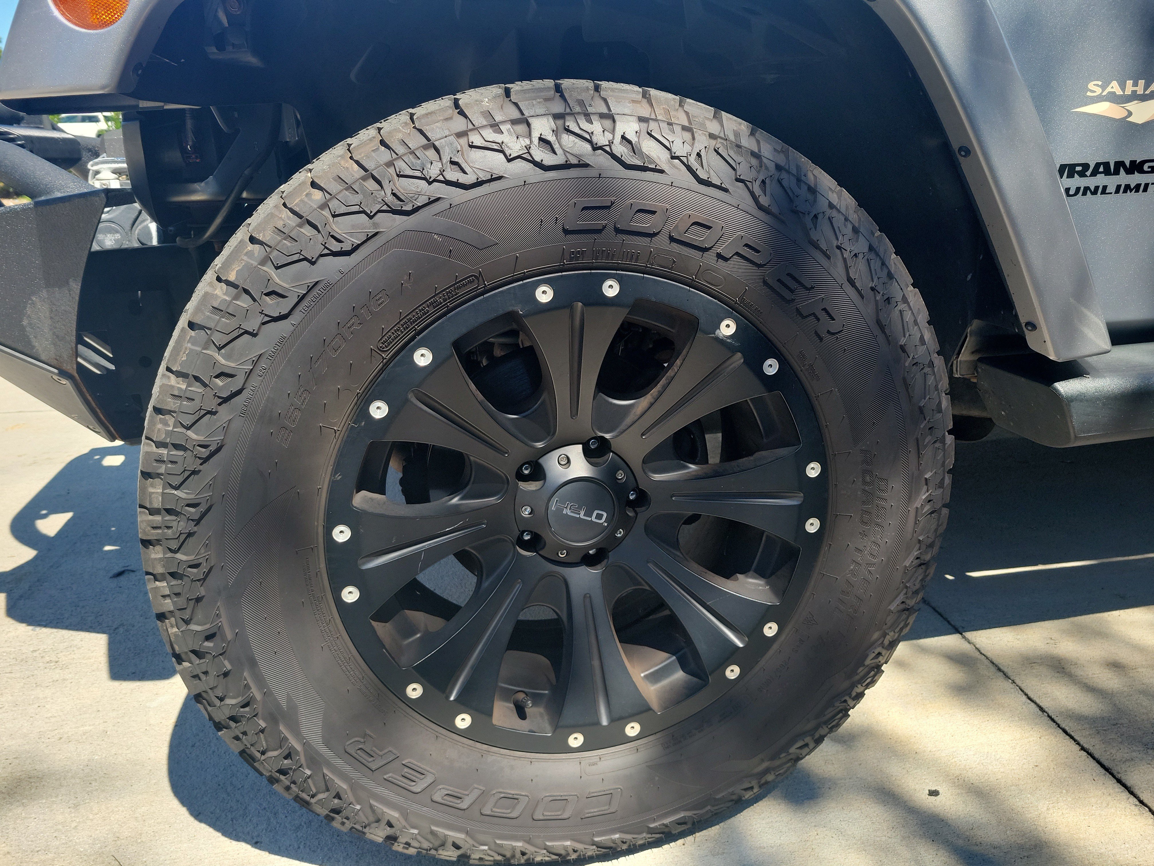 Used 2014 Jeep Wrangler Unlimited Sahara w/ Dual Top Group AWD/4WD image 5