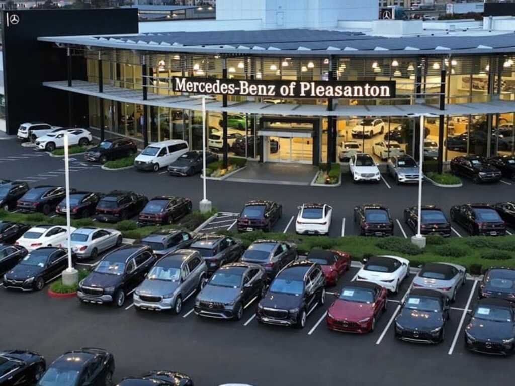 Certified 2025 Mercedes-Benz C 300 C 300 4D Sedan image 3