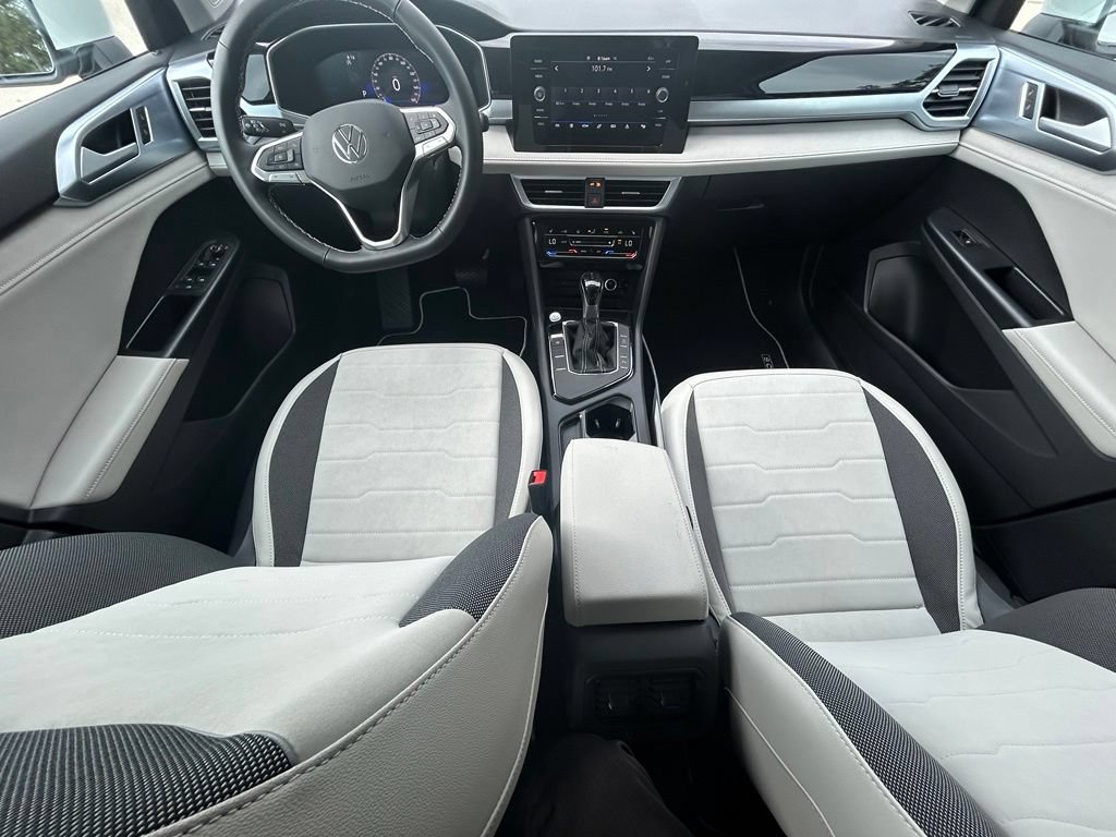 New 2026 Volkswagen Taos SE FWD image 9