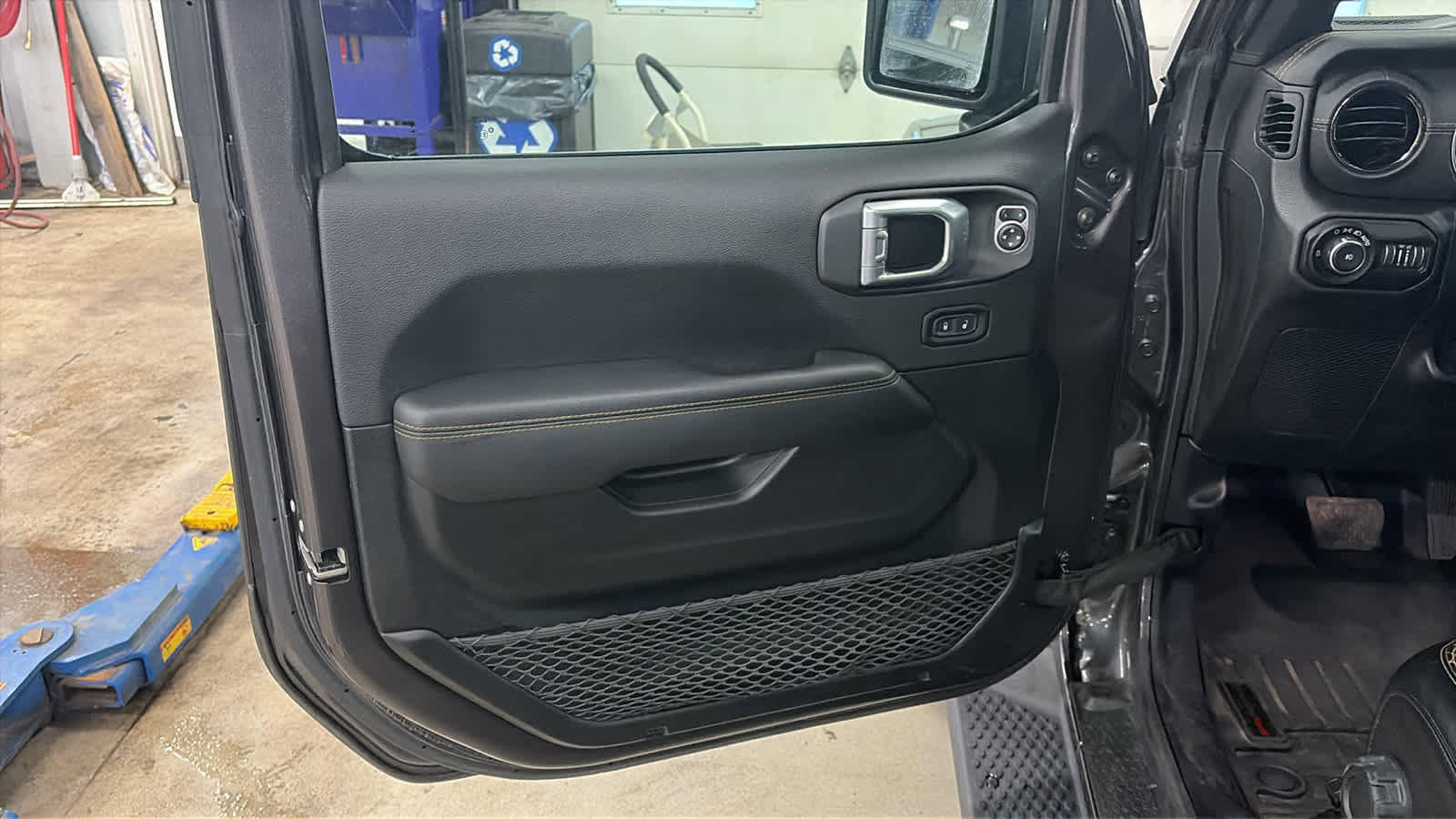 Used 2021 Jeep Wrangler Unlimited Sahara image 5