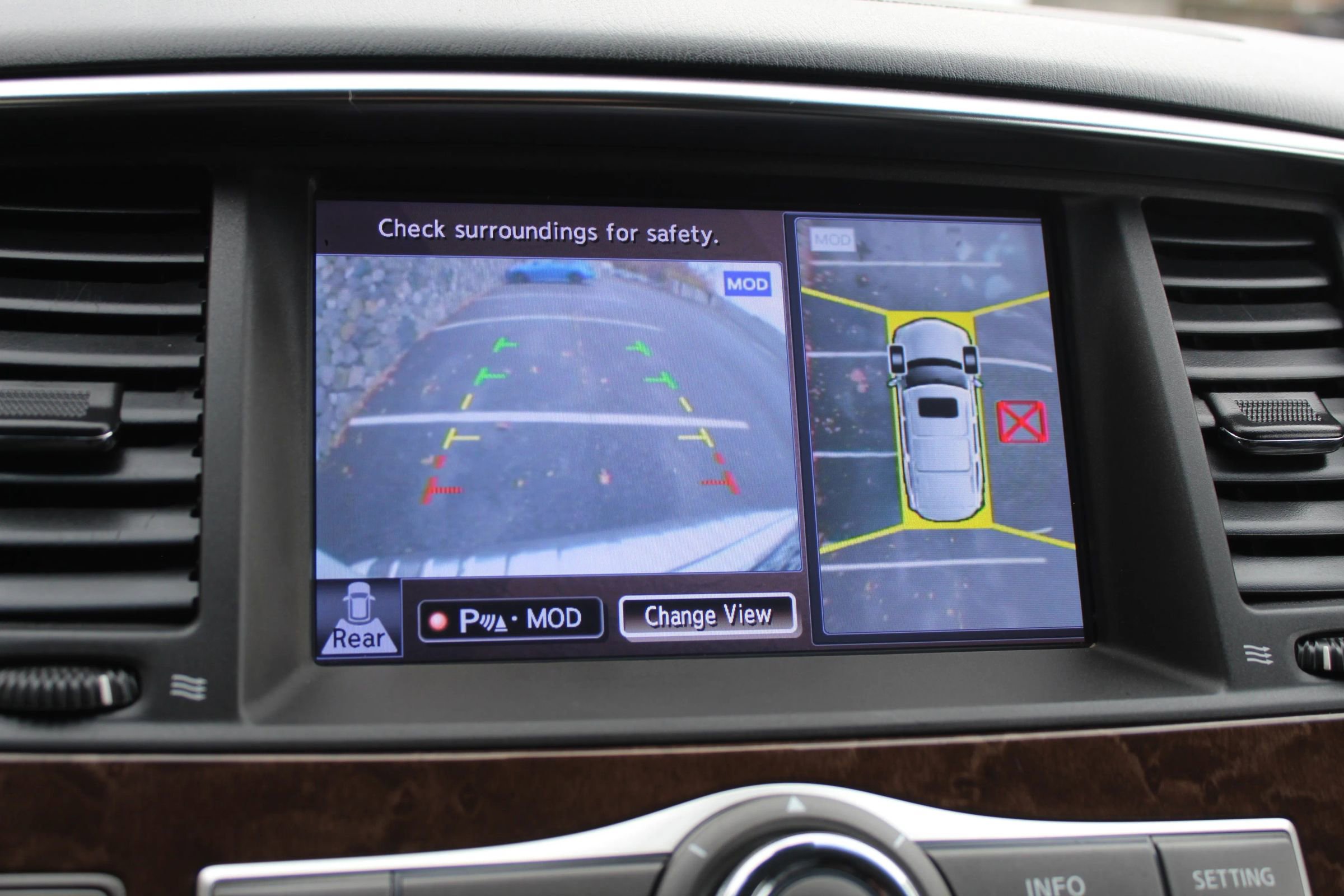 Used 2017 INFINITI QX80 4WD w/ Driver Assistance Package image 32