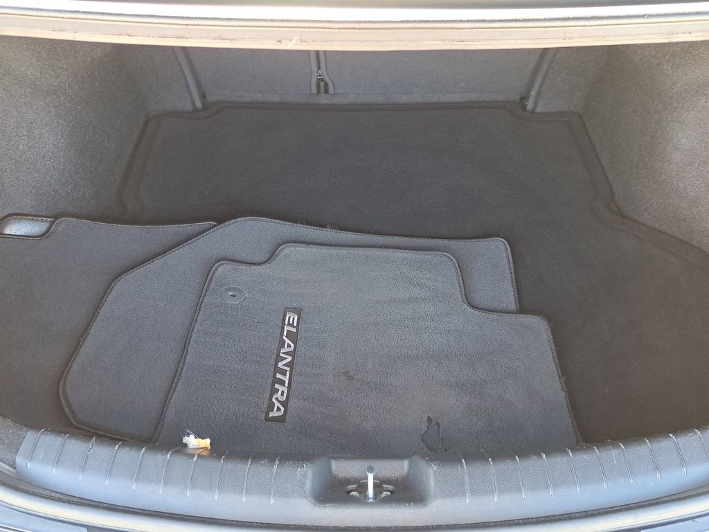 Used 2017 Hyundai Elantra SE w/ SE A/T Tech Package 03 image 6