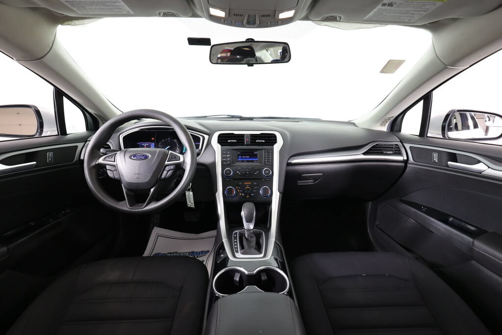 Used 2015 Ford Fusion SE FWD image 27