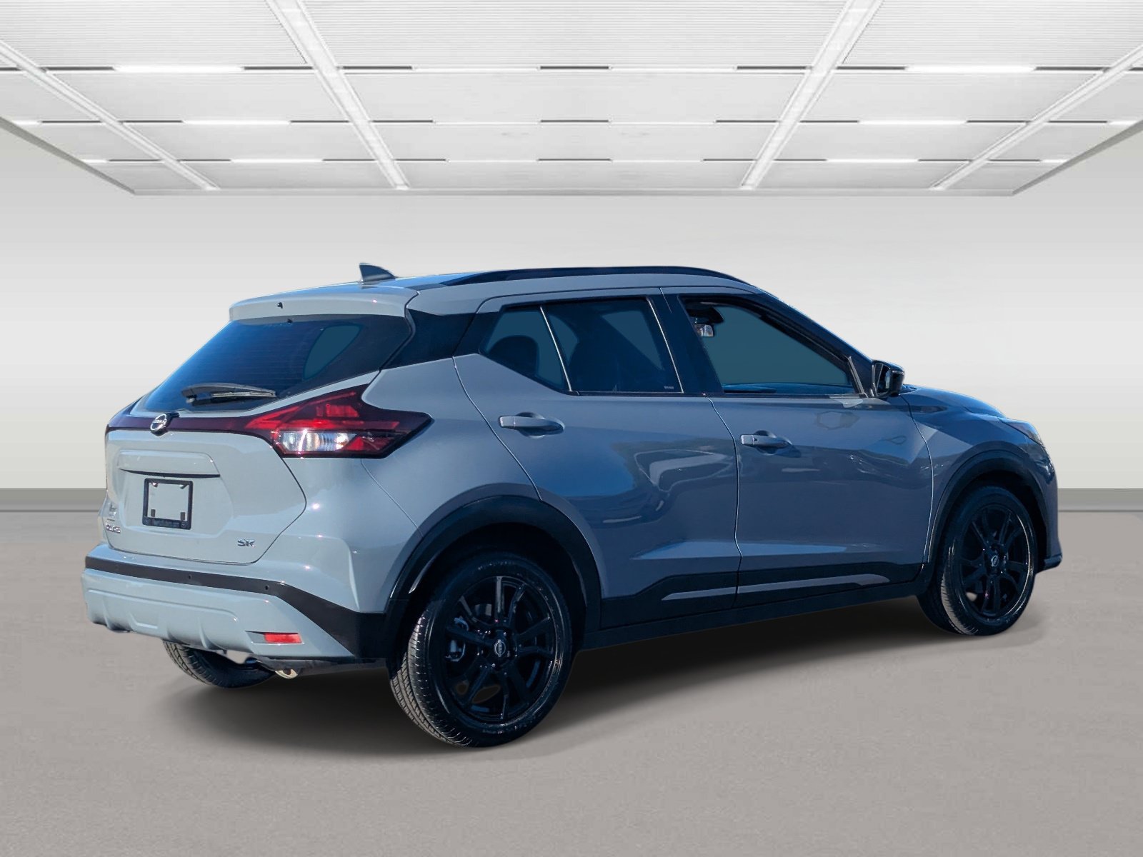 Used 2023 Nissan Kicks SR w/ SR Premium Package FWD image 5