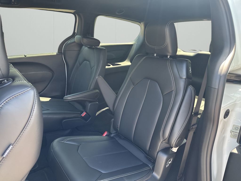 New 2026 Chrysler Voyager LX image 17