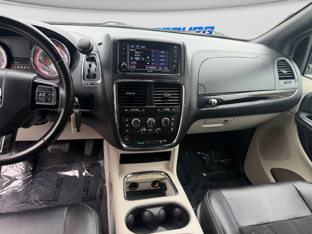 Used 2019 Dodge Grand Caravan SXT FWD image 12