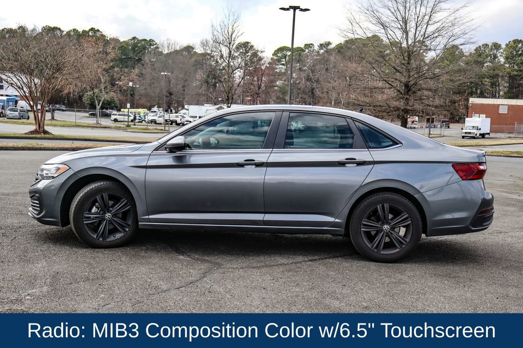 Used 2023 Volkswagen Jetta SE w/ Panoramic Sunroof Package image 4