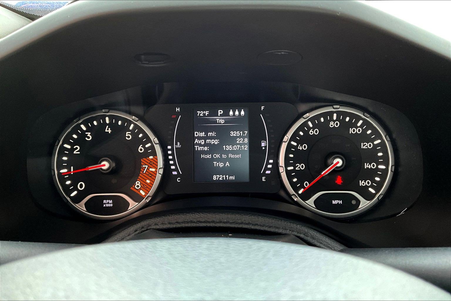 Used 2019 Jeep Renegade Latitude w/ Cold Weather Group AWD/4WD image 13