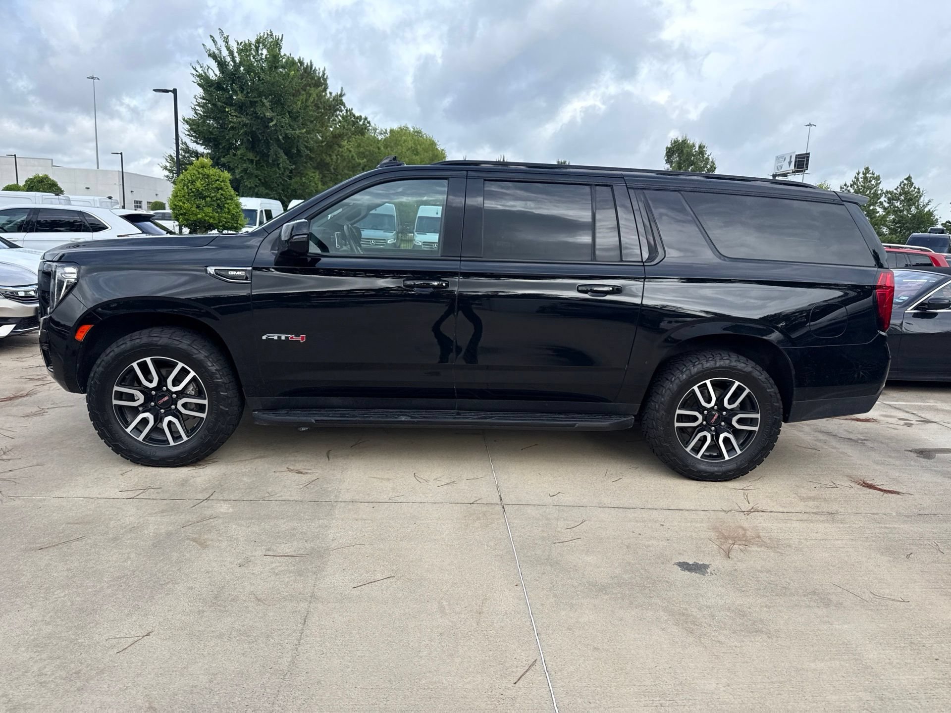 Used 2022 GMC Yukon XL AT4 AWD/4WD image 7