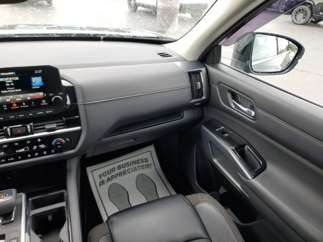 Used 2022 Nissan Pathfinder SL AWD/4WD image 15