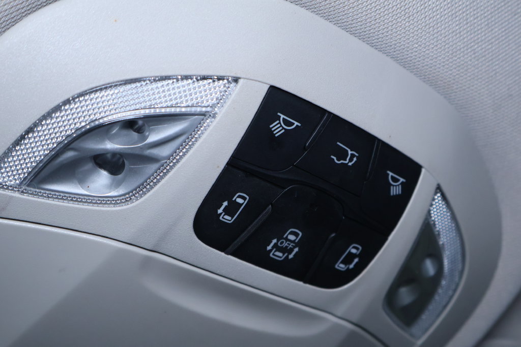 Used 2023 Chrysler Voyager LX FWD image 26