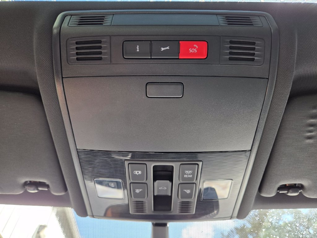 Used 2017 Volkswagen Golf 4-Door FWD image 18