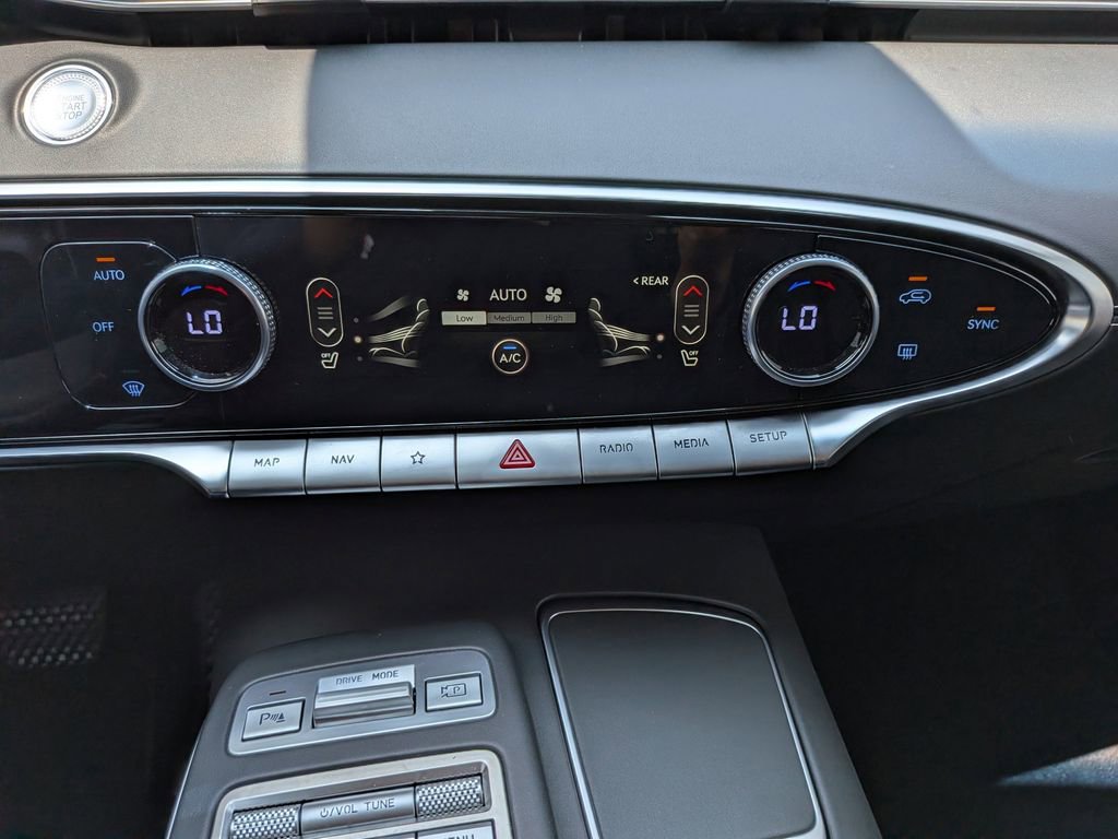 Used 2025 Genesis GV70 2.5T AWD/4WD image 23