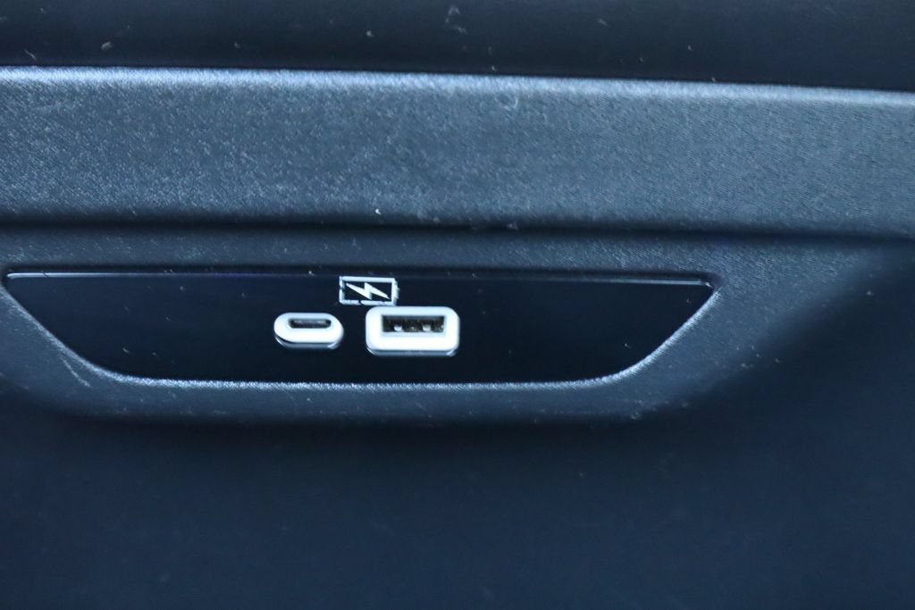Used 2024 Chrysler Pacifica Premium FWD image 33