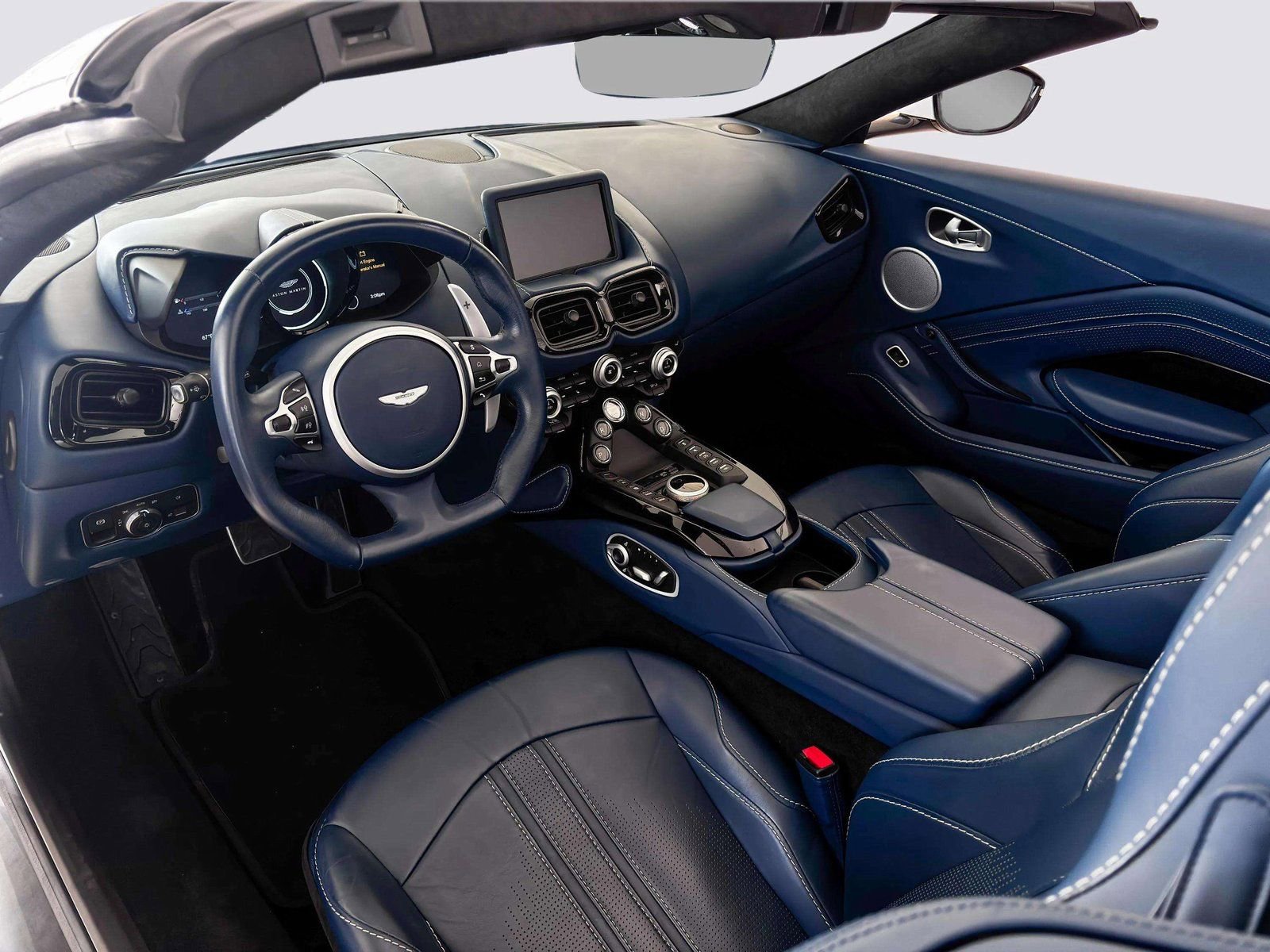 Used 2023 Aston Martin V8 Vantage Roadster image 21