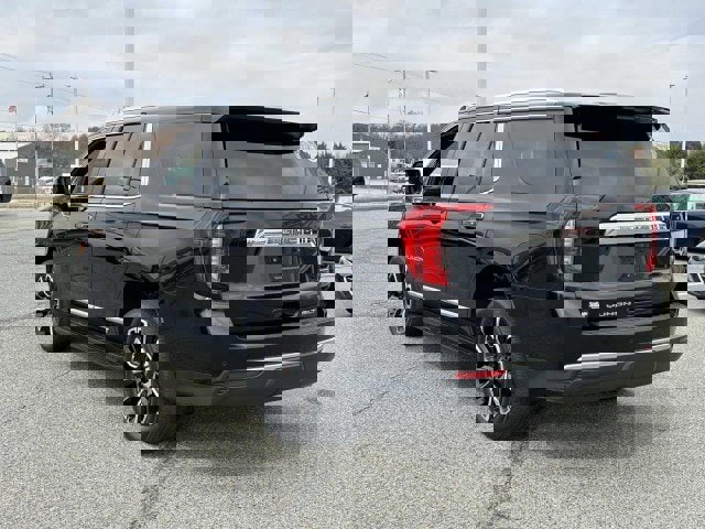 Used 2022 GMC Yukon SLT w/ SLT Luxury Package image 3