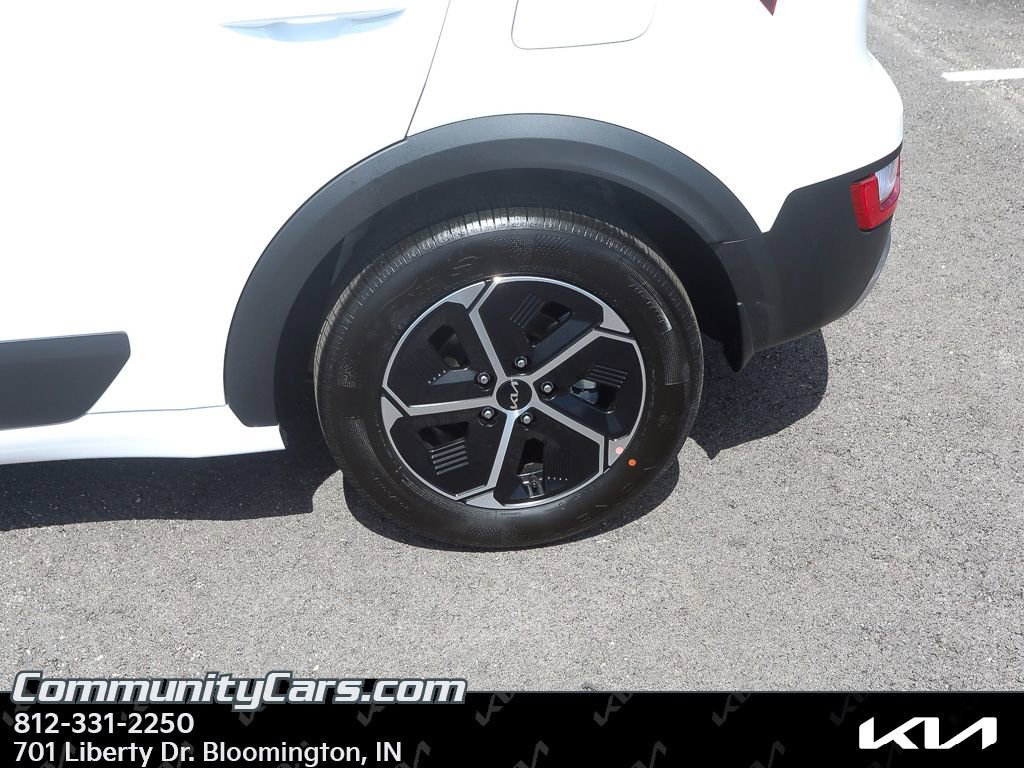 New 2025 Kia Niro EX image 4