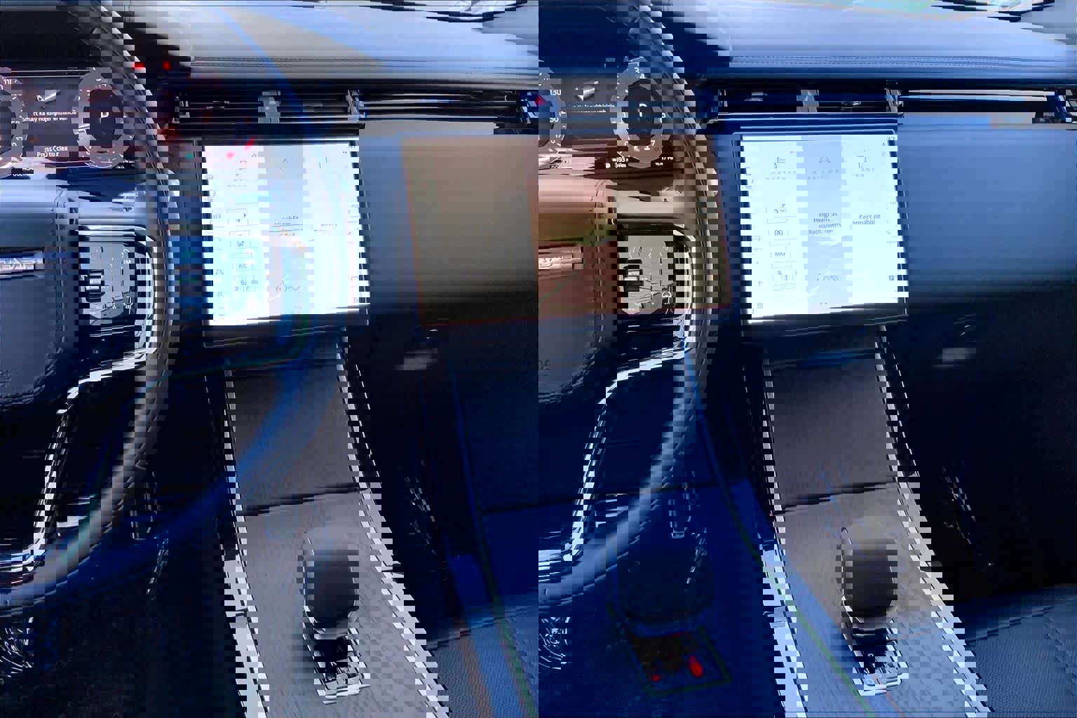 Certified 2026 Land Rover Range Rover Velar Dynamic SE image 7