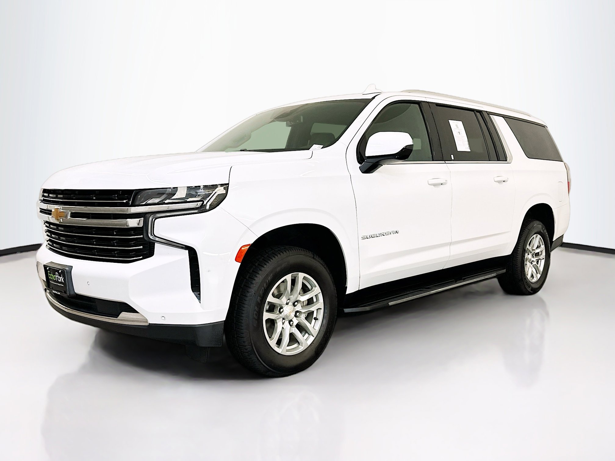 Used 2024 Chevrolet Suburban LT image 3