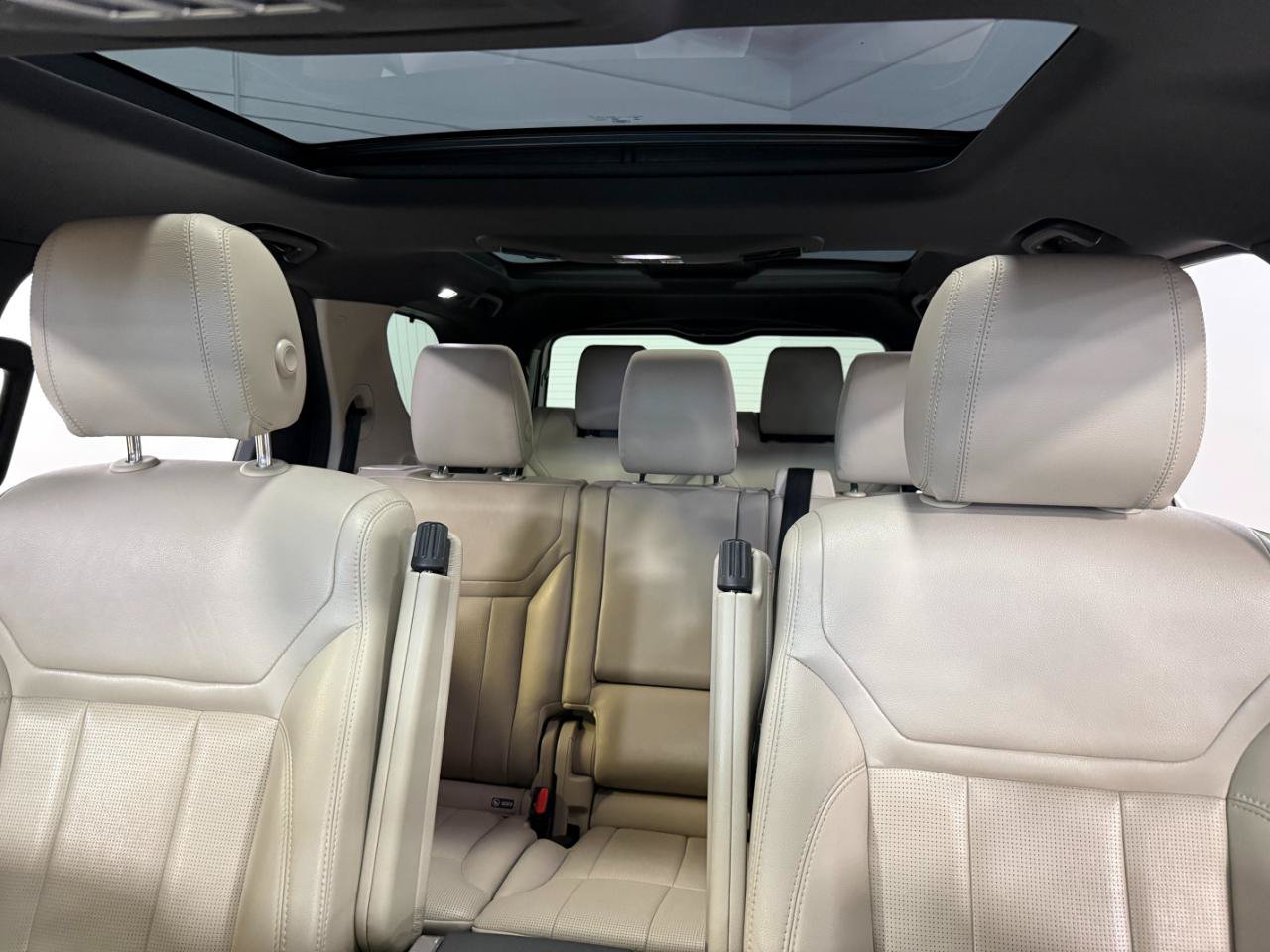 Used 2020 Land Rover Discovery Landmark AWD/4WD image 5