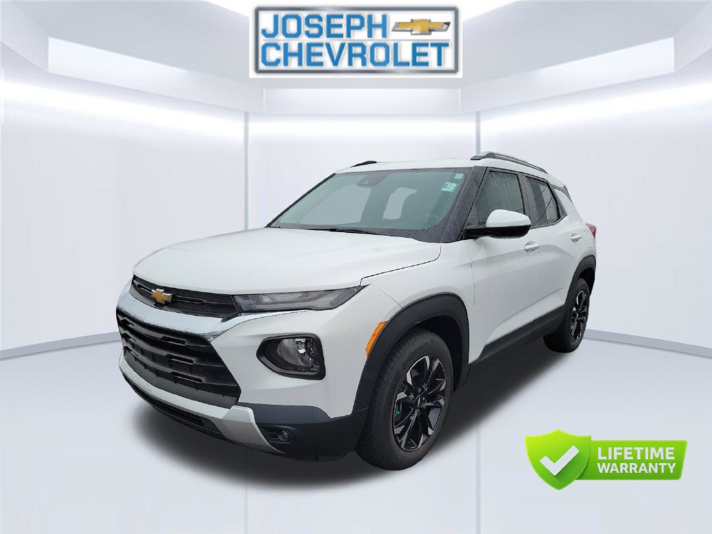 Used 2022 Chevrolet TrailBlazer LT w/ Driver Confidence Package FWD image 2