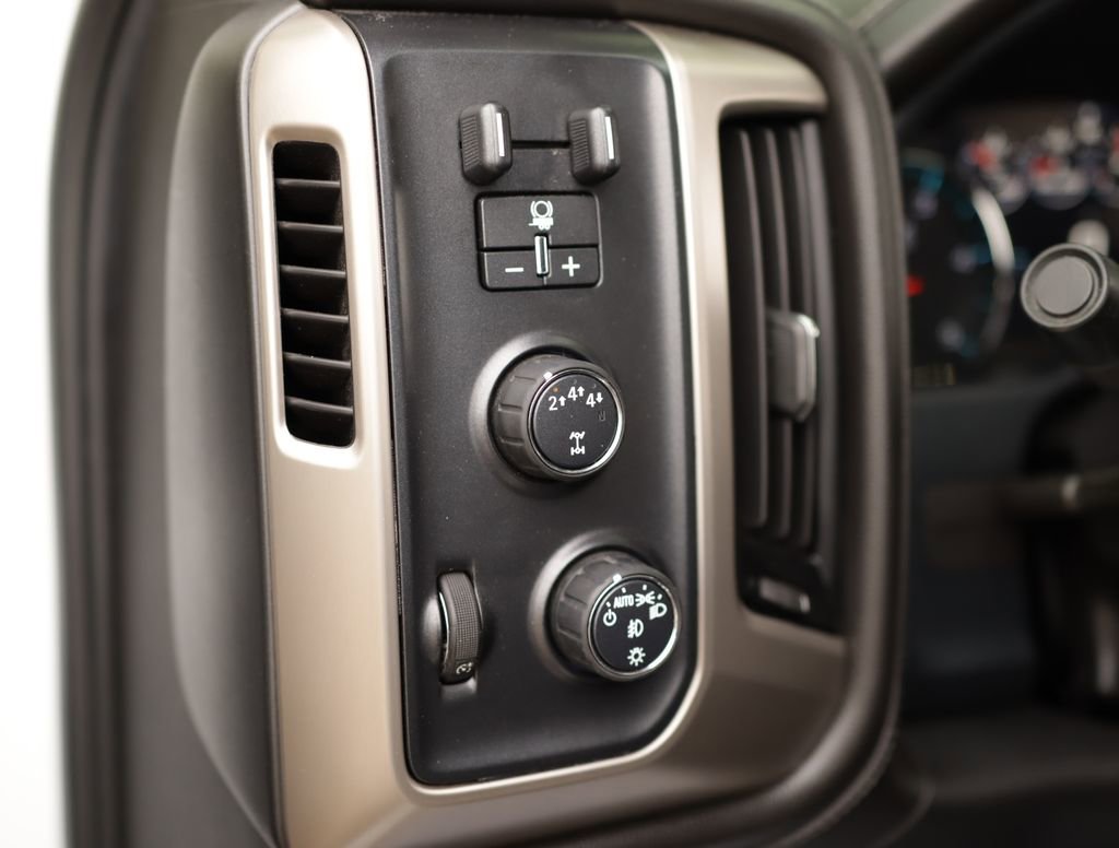 Used 2019 GMC Sierra 3500 Denali w/ Duramax Plus Package AWD/4WD image 10