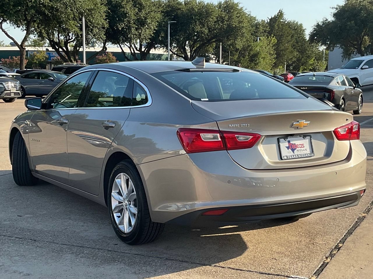 Used 2025 Chevrolet Malibu LT FWD image 6