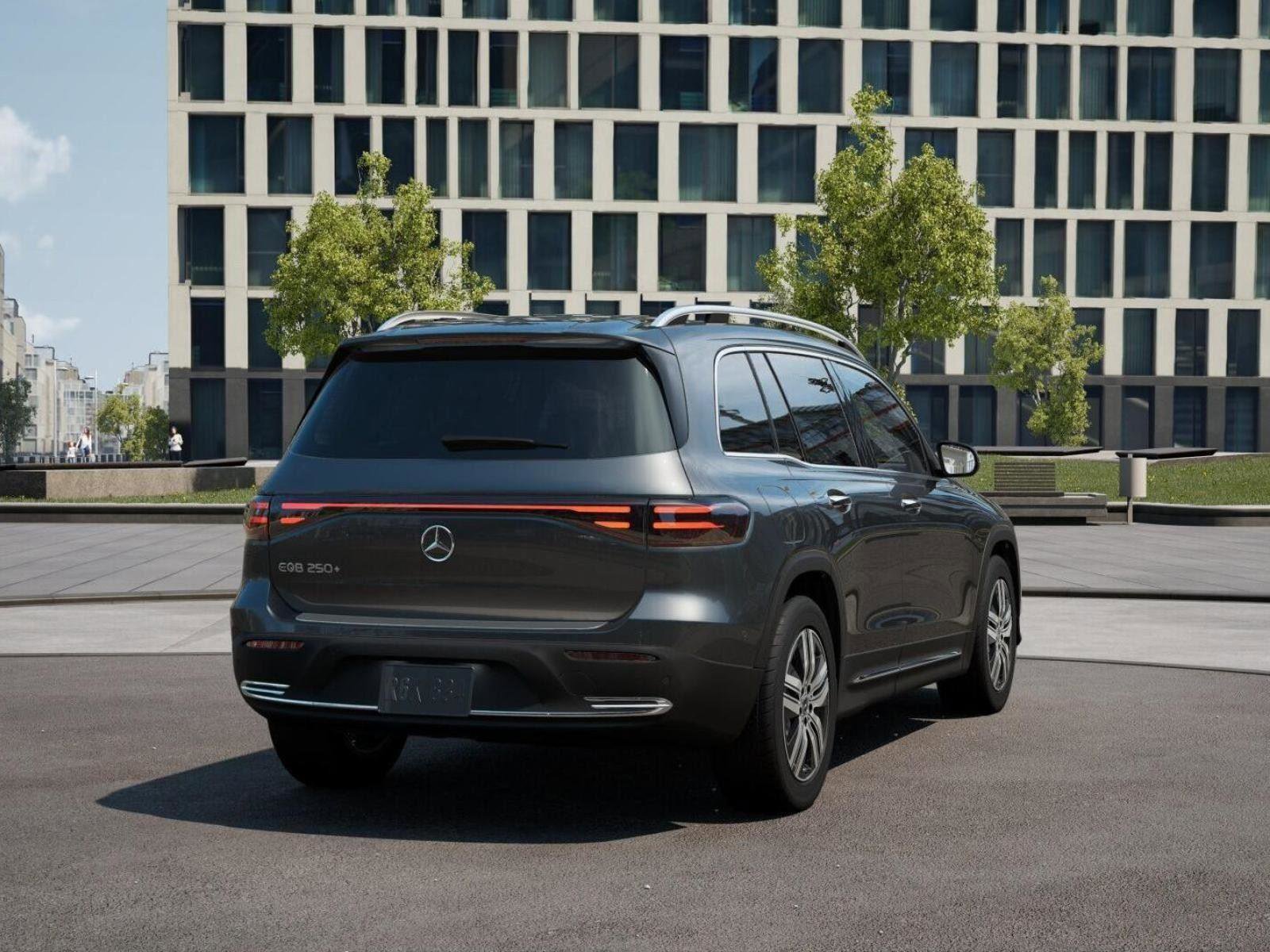 Used 2025 Mercedes-Benz EQB 250+ image 22