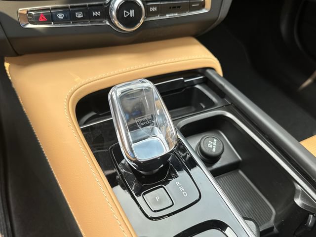 Certified 2025 Volvo V90 B6 Cross Country Ultra AWD/4WD image 17