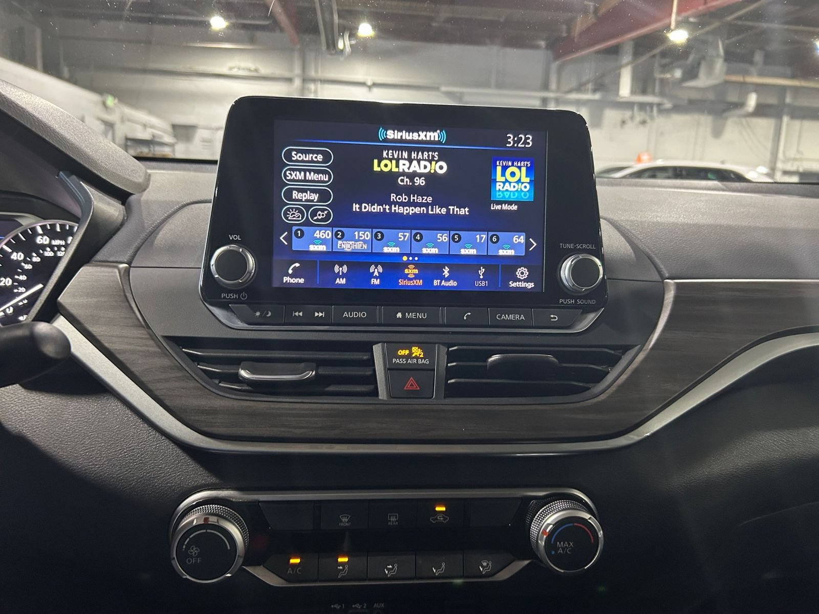 Used 2025 Nissan Altima 2.5 SV FWD image 17