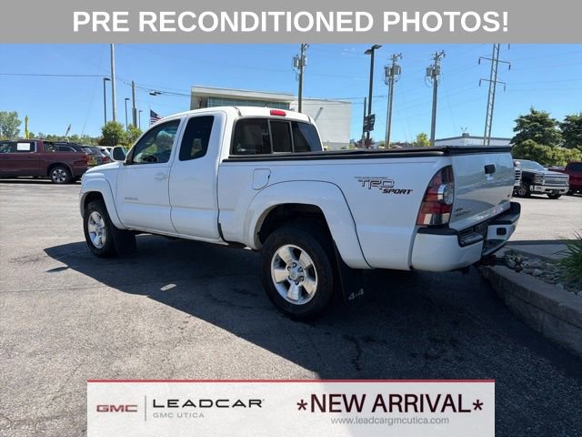 Used 2011 Toyota Tacoma 4x4 Access Cab V6 w/ TRD Sport Pkg image 3