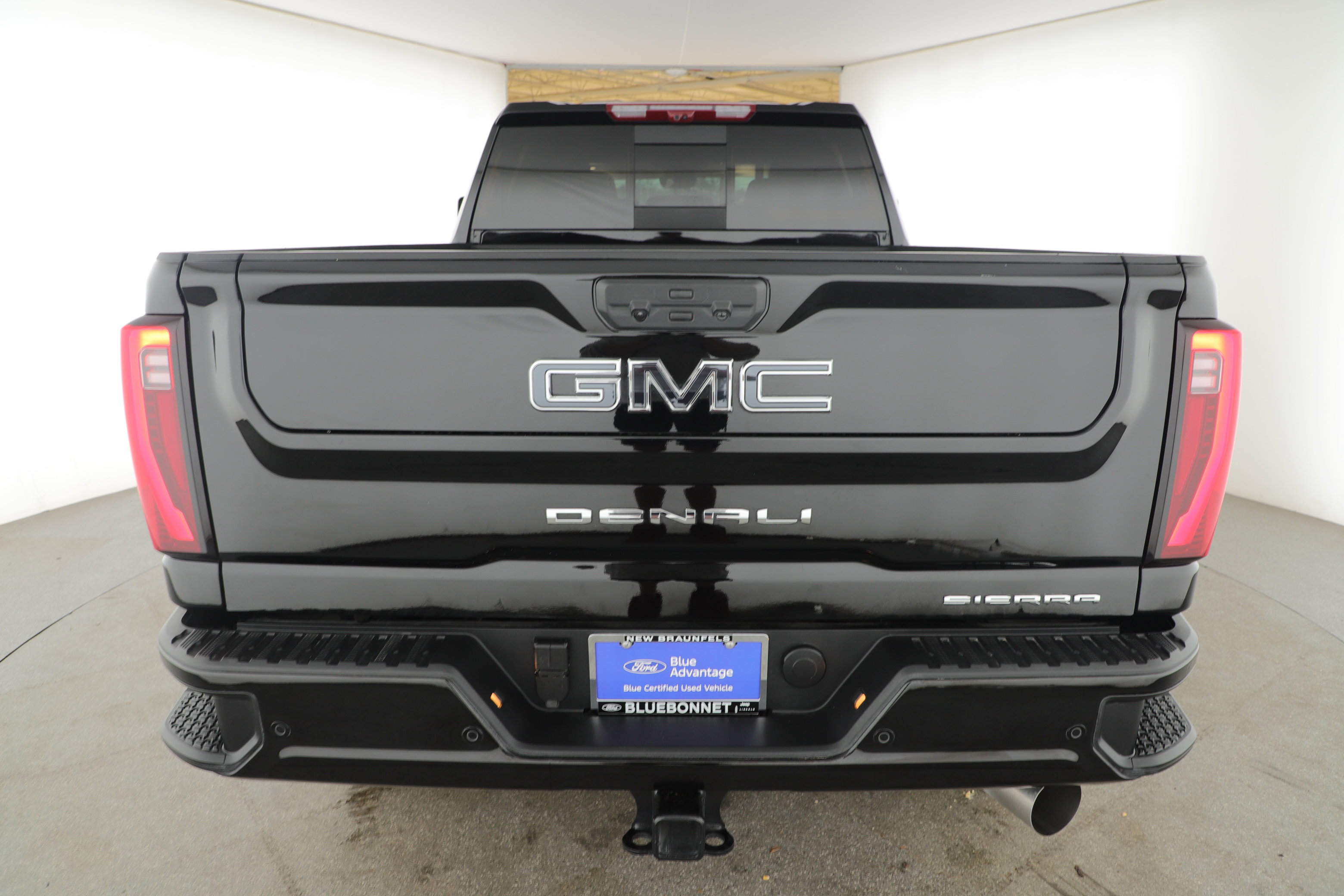 Used 2025 GMC Sierra 2500 Denali Ultimate image 4