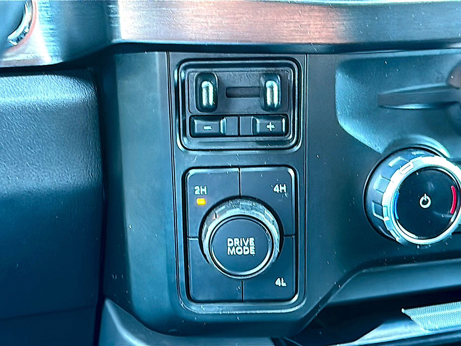 Used 2023 Ford F250 Lariat w/ Sport Appearance Package AWD/4WD image 37