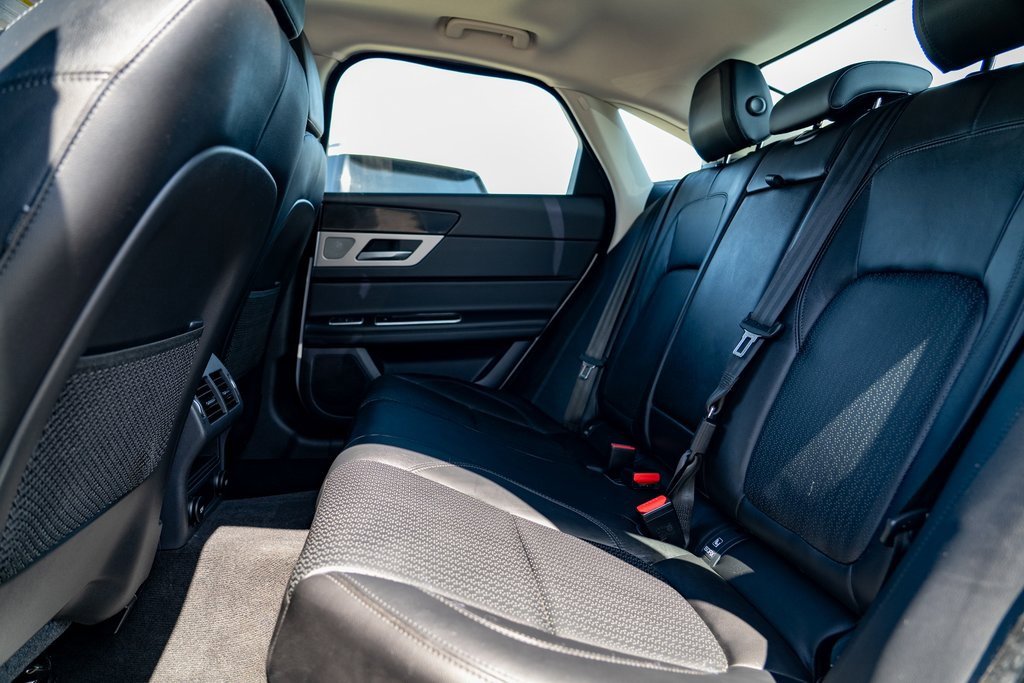 Used 2018 Jaguar XF Prestige image 23