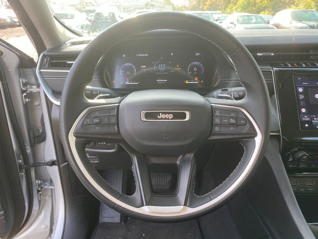 Used 2024 Jeep Grand Cherokee Laredo image 15