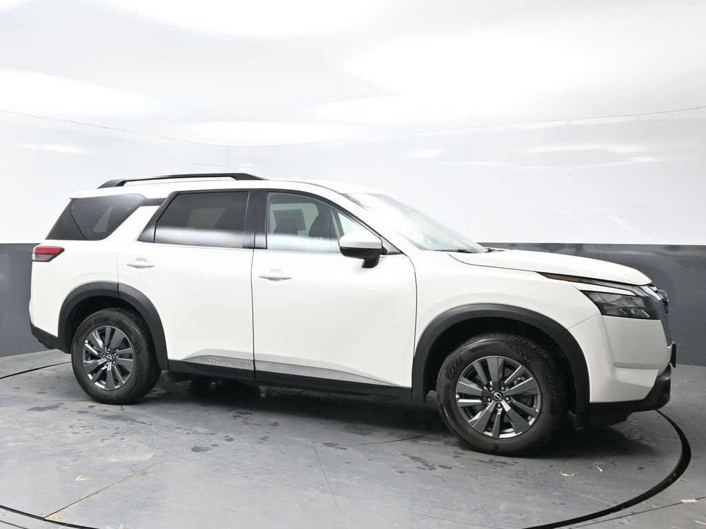 Used 2024 Nissan Pathfinder SV image 4