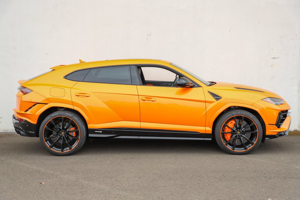 Used 2024 Lamborghini Urus S AWD/4WD image 3
