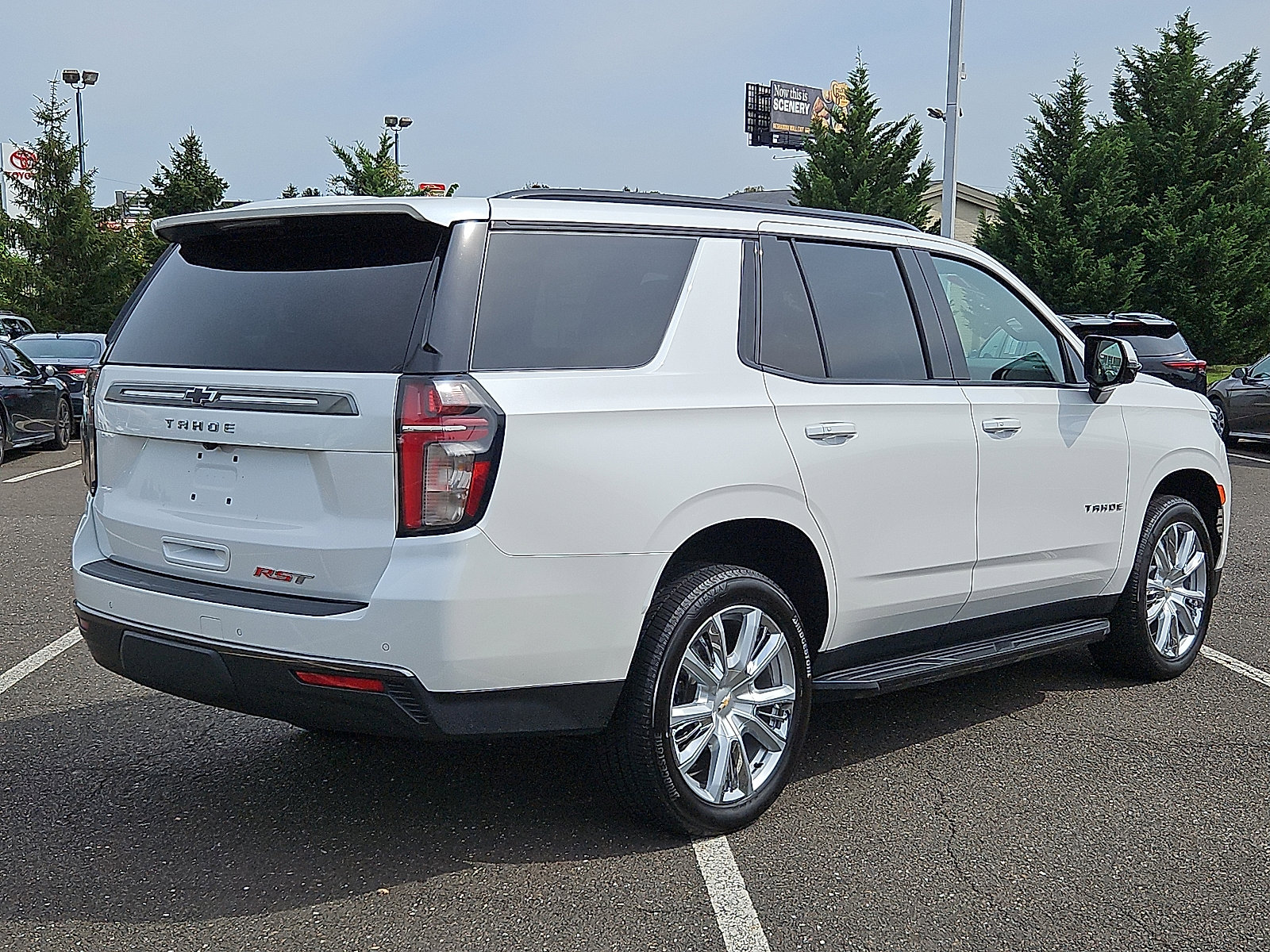 Used 2021 Chevrolet Tahoe RST w/ Luxury Package image 6