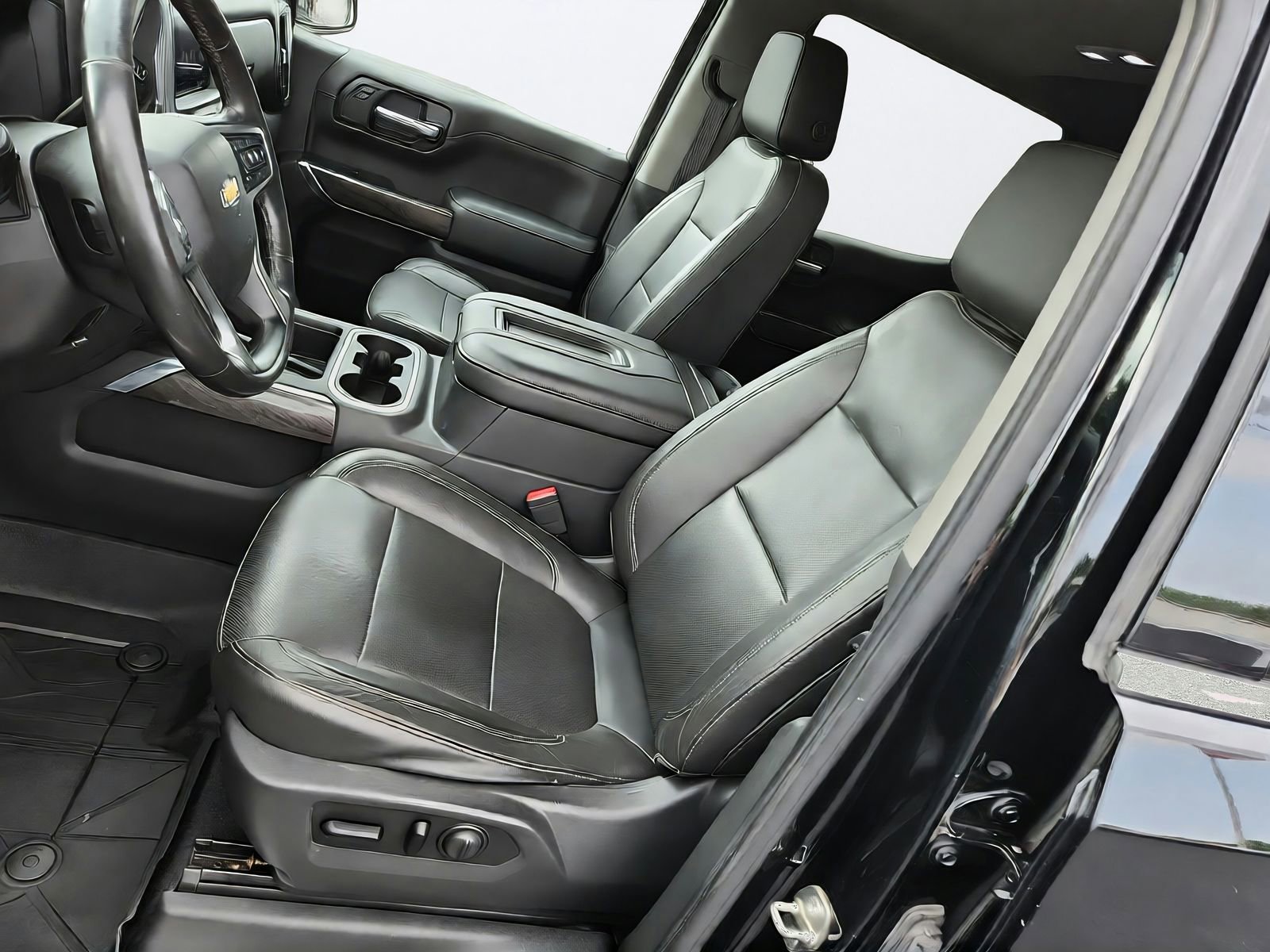 Used 2020 Chevrolet Silverado 1500 LTZ w/ LTZ Premium Package AWD/4WD image 12