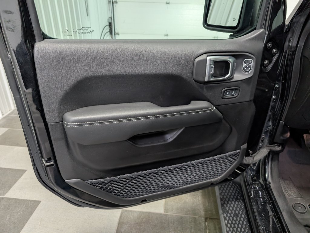 Used 2023 Jeep Wrangler Unlimited Sahara w/ Cold Weather Group AWD/4WD image 13