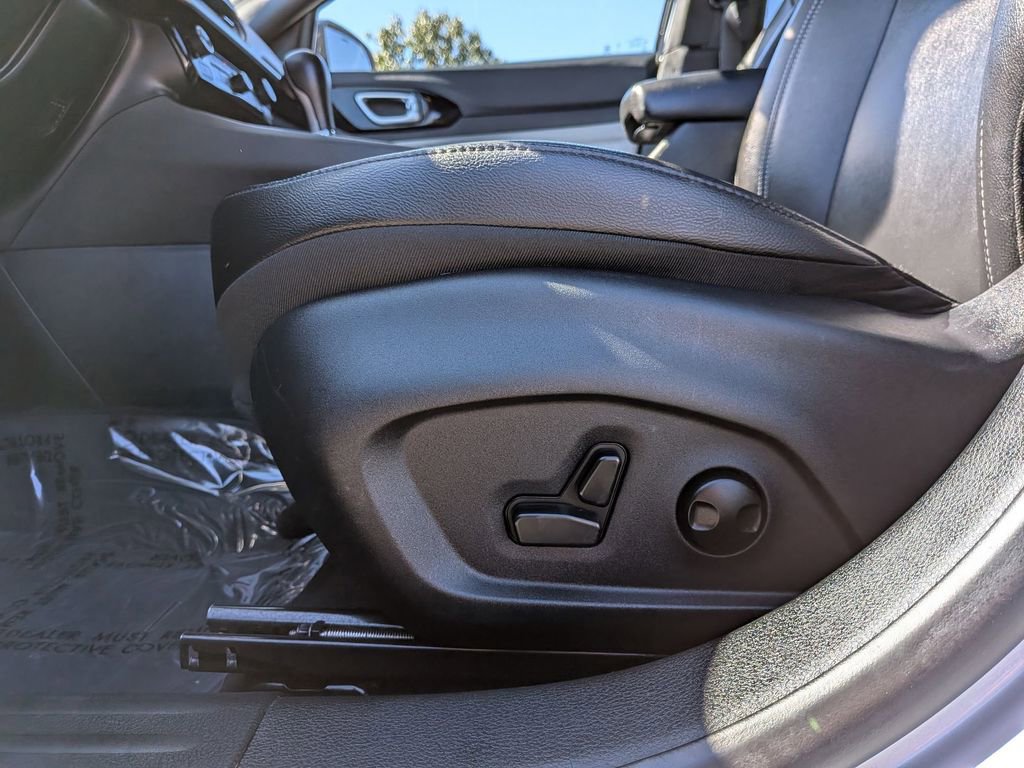 Used 2025 Jeep Compass Limited image 16