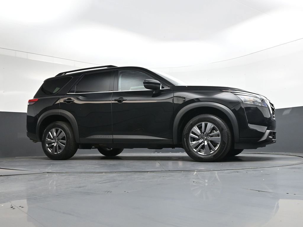 Used 2025 Nissan Pathfinder SV image 36