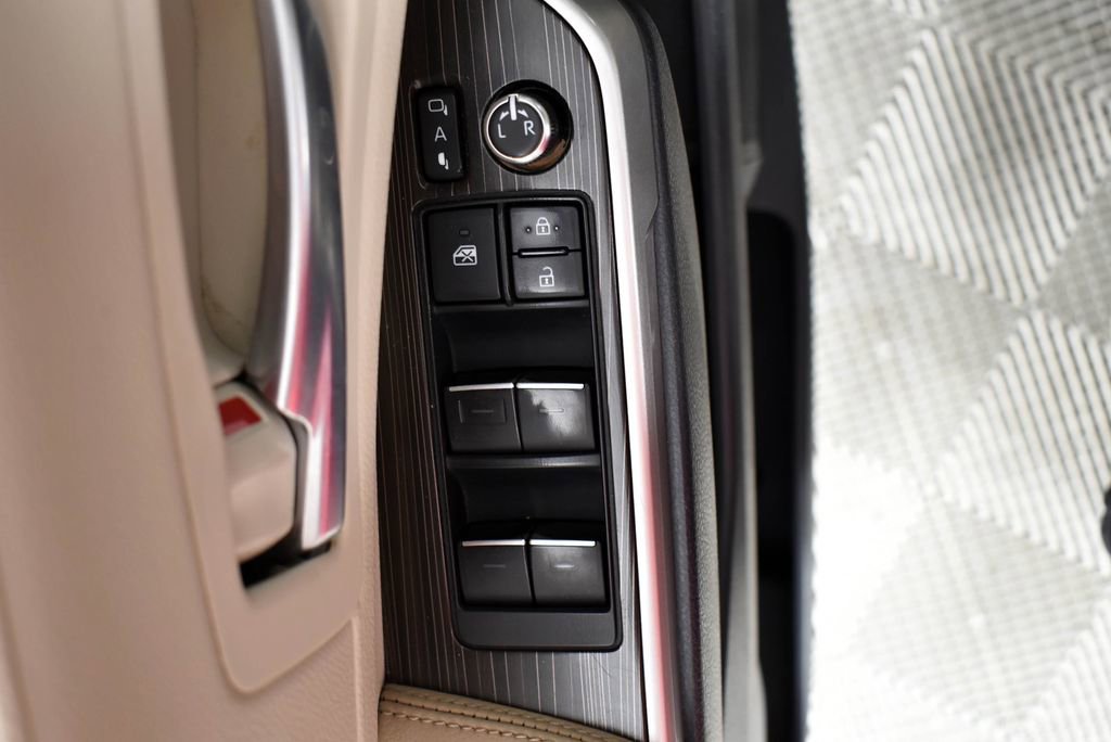 Used 2021 Toyota Sienna Limited image 10