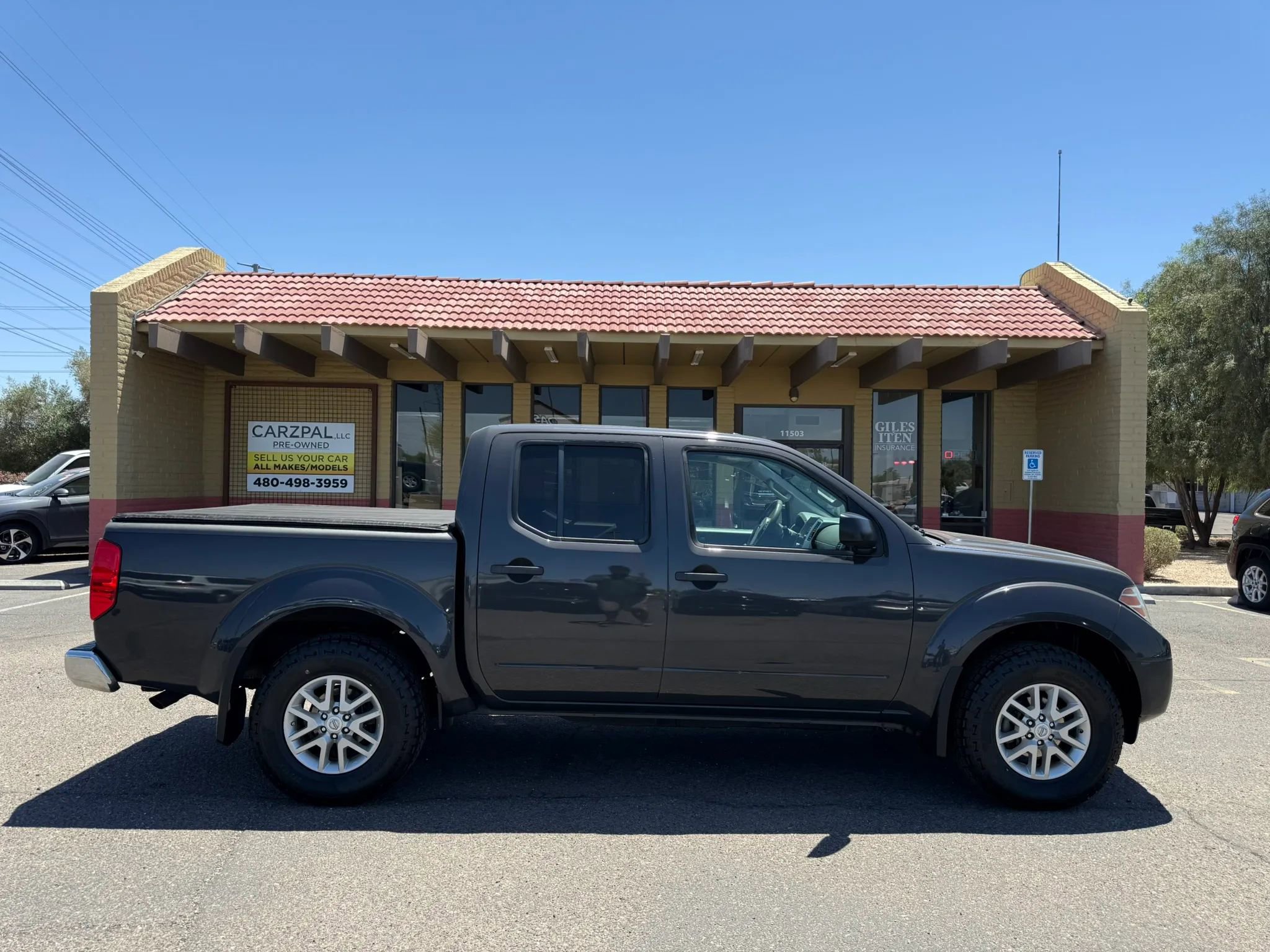 Used 2015 Nissan Frontier SV w/ SV Value Truck Package AWD/4WD image 12