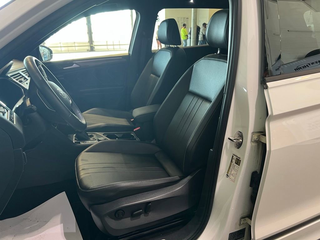 Used 2023 Volkswagen Tiguan SE R-Line AWD/4WD image 15