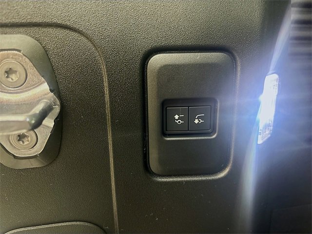 Used 2025 Land Rover Defender 130 S image 34