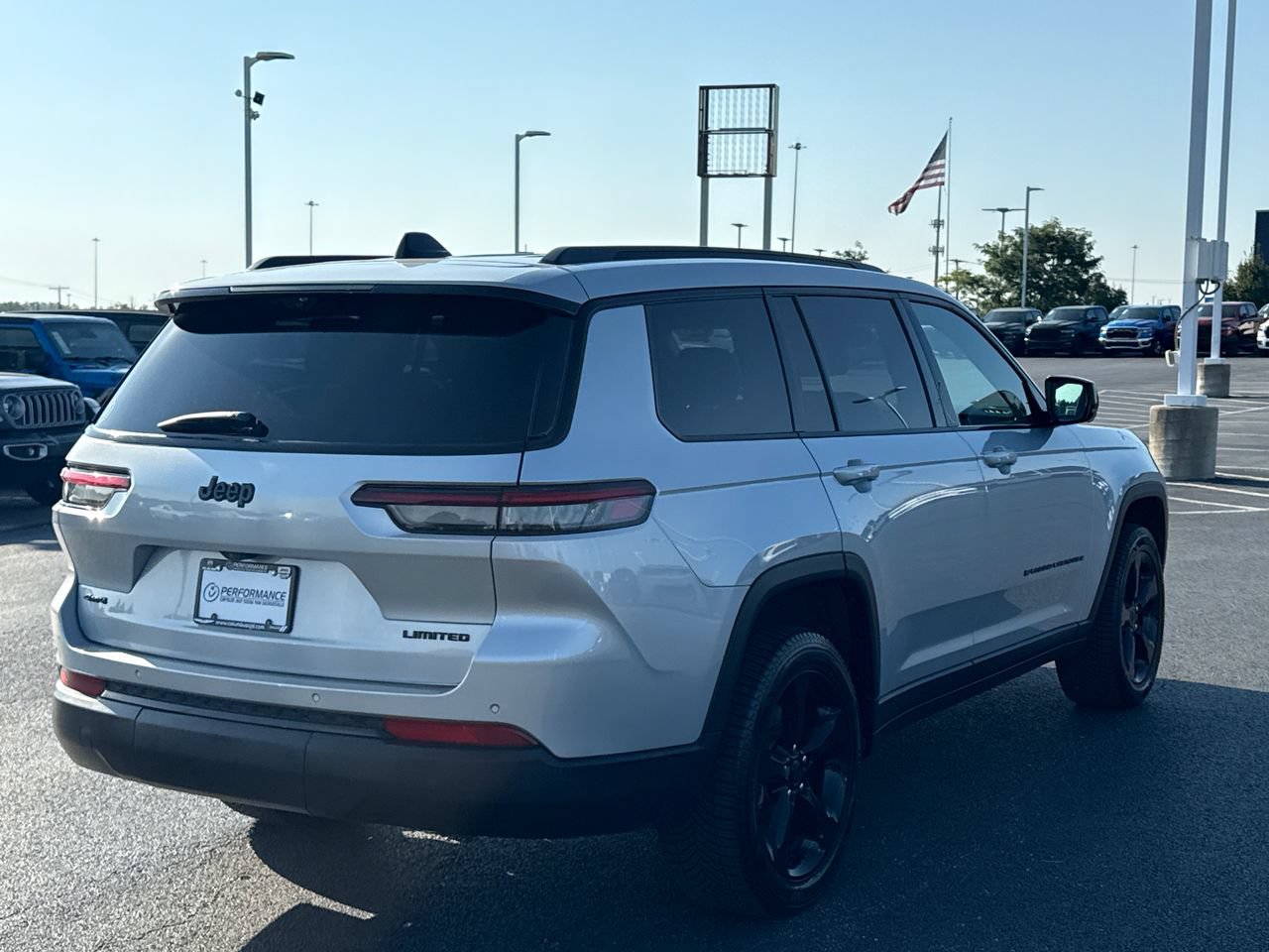 Used 2025 Jeep Grand Cherokee L Limited w/ Luxury Tech Group II AWD/4WD image 2