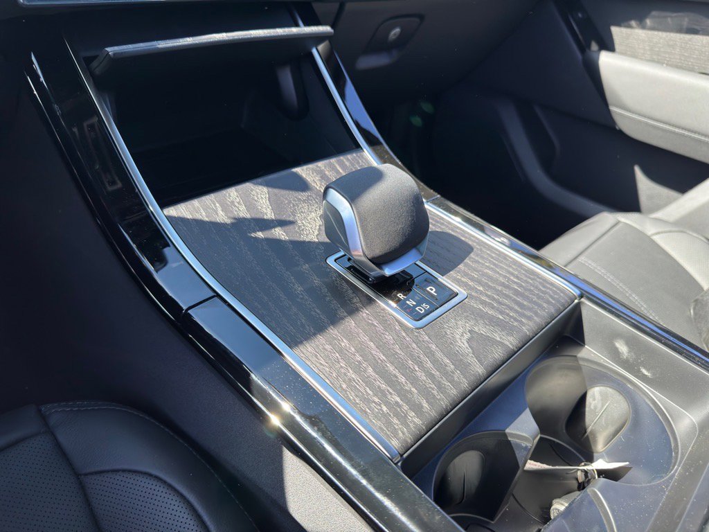 New 2026 Land Rover Range Rover Velar Dynamic SE image 13